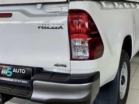 2025-Toyota-Hilux-24-GD-6-SR-4x4-Single-Cab_19