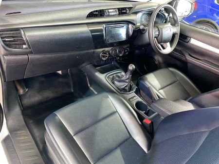 2025-Toyota-Hilux-24-GD-6-SR-4x4-Single-Cab_7