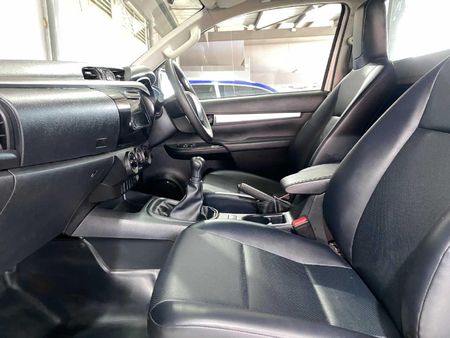 2025-Toyota-Hilux-24-GD-6-SR-4x4-Single-Cab_8