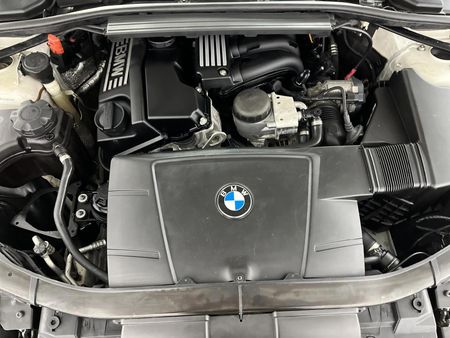 2011-BMW-3-Series-320i-Auto_13