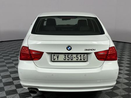 2011-BMW-3-Series-320i-Auto_18