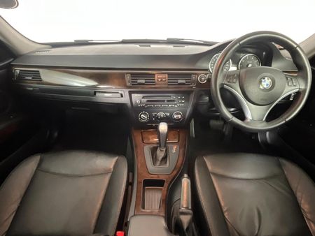 2011-BMW-3-Series-320i-Auto_1