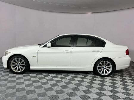 2011-BMW-3-Series-320i-Auto_19