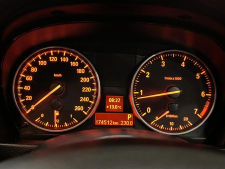 2011-BMW-3-Series-320i-Auto_2
