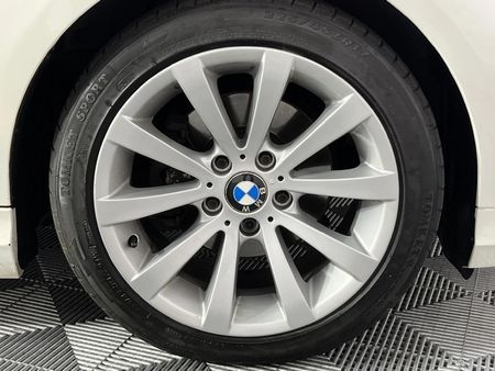 2011-BMW-3-Series-320i-Auto_5
