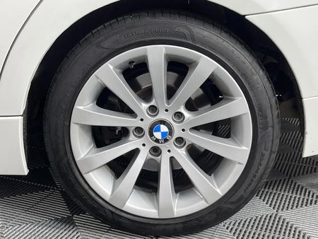 2011-BMW-3-Series-320i-Auto_6