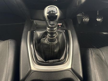 2015-Nissan-X-Trail-16-dCi-LE-4x4_10