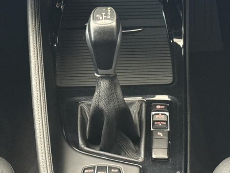 2022-BMW-X1-sDrive18d_9