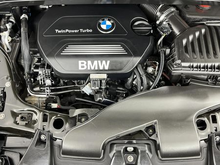 2022-BMW-X1-sDrive18d_11