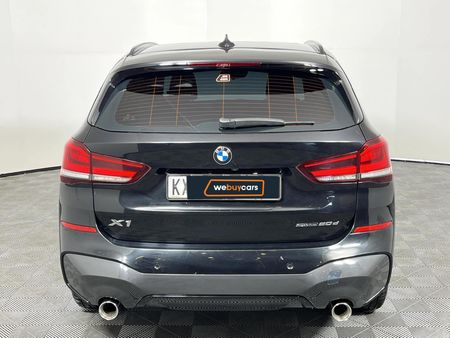 2022-BMW-X1-sDrive18d_15