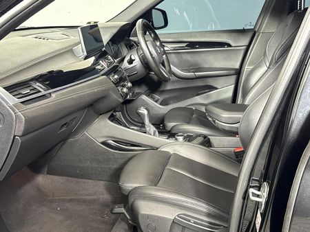 2022-BMW-X1-sDrive18d_7