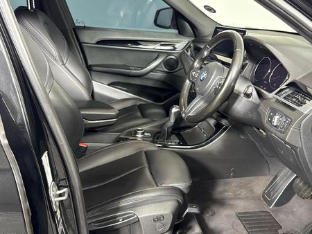 2022-BMW-X1-sDrive18d_8