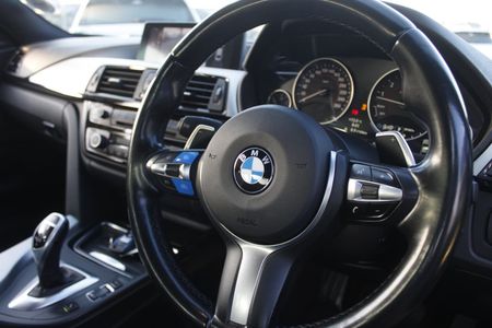 2014-BMW-4-Series-435i-Coupe-M-Sport_13