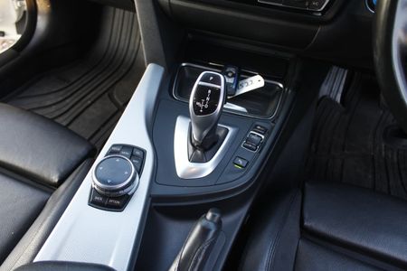 2014-BMW-4-Series-435i-Coupe-M-Sport_17