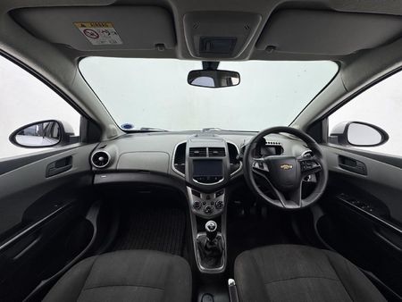 2016-Chevrolet-Sonic-16-LS_10