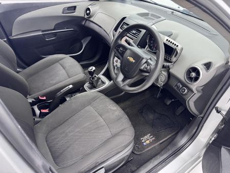 2016-Chevrolet-Sonic-16-LS_14