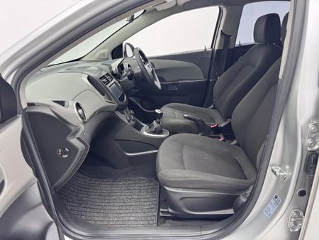 2016-Chevrolet-Sonic-16-LS_6