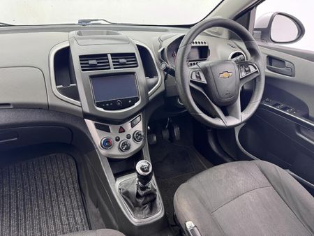 2016-Chevrolet-Sonic-16-LS_7
