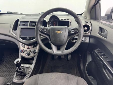 2016-Chevrolet-Sonic-16-LS_8