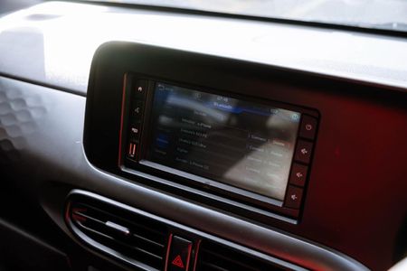 2022-Hyundai-Grand-i10-12-Fluid_9