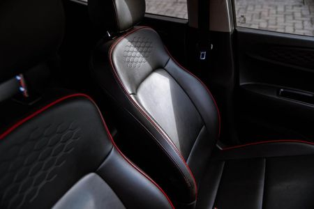 2022-Hyundai-Grand-i10-12-Fluid_13