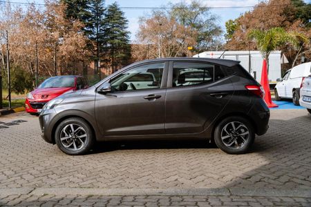 2022-Hyundai-Grand-i10-12-Fluid_3