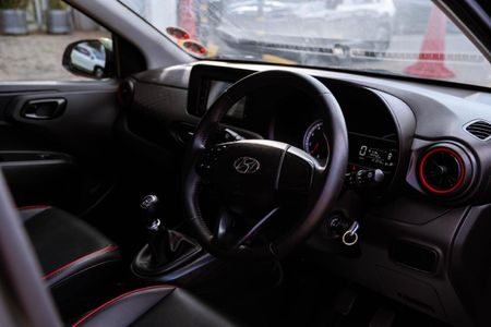 2022-Hyundai-Grand-i10-12-Fluid_7