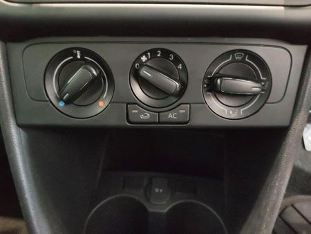 2023-Volkswagen-Polo-Vivo-14-Trendline-5-dr_16