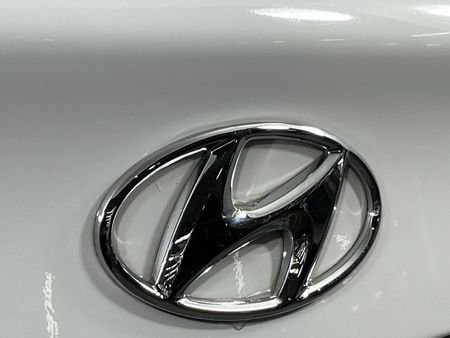 2013-Hyundai-Elantra-16-GLS-Premium_11