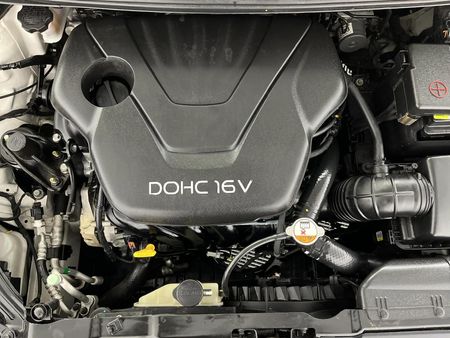 2013-Hyundai-Elantra-16-GLS-Premium_13