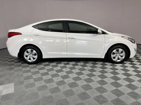 2013-Hyundai-Elantra-16-GLS-Premium_17
