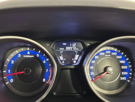 2013-Hyundai-Elantra-16-GLS-Premium_2