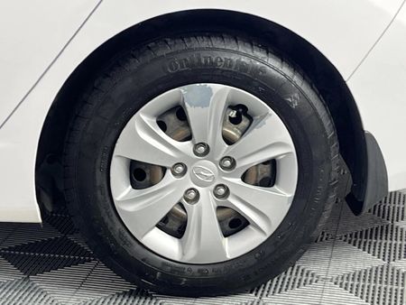 2013-Hyundai-Elantra-16-GLS-Premium_6
