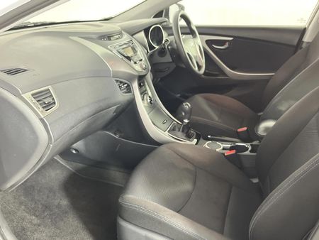 2013-Hyundai-Elantra-16-GLS-Premium_8