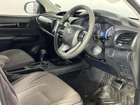 2020-Toyota-Hilux-24-GD-6-Raised-Body-SRX-Auto-Double-Cab_9
