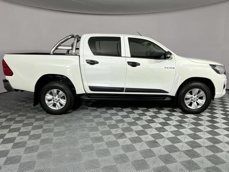 2020-Toyota-Hilux-24-GD-6-Raised-Body-SRX-Auto-Double-Cab_17