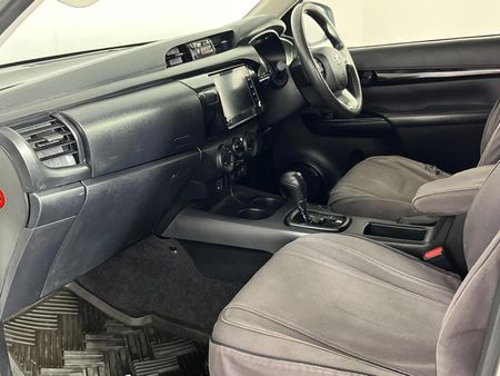 2020-Toyota-Hilux-24-GD-6-Raised-Body-SRX-Auto-Double-Cab_8