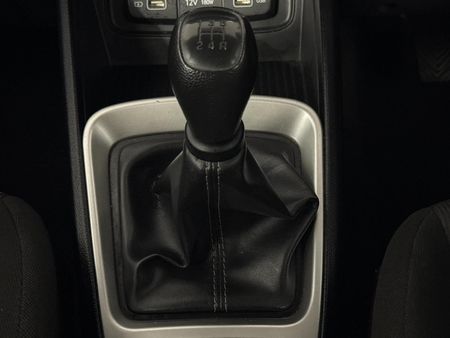 2022-Hyundai-Venue-12-Motion_10