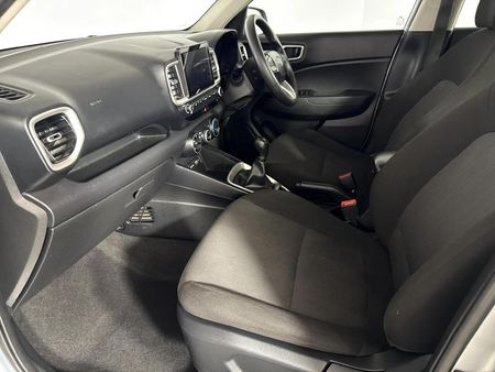 2022-Hyundai-Venue-12-Motion_8