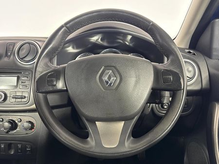 2015-Renault-Sandero-900T-Stepway_12