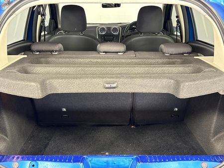2015-Renault-Sandero-900T-Stepway_14