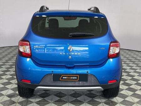 2015-Renault-Sandero-900T-Stepway_18