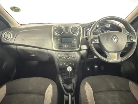 2015-Renault-Sandero-900T-Stepway_1
