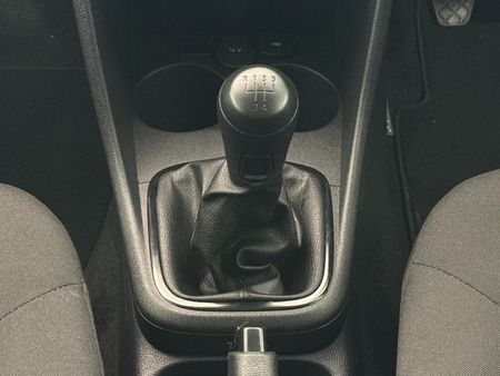 2025-Volkswagen-Polo-Vivo-14_10