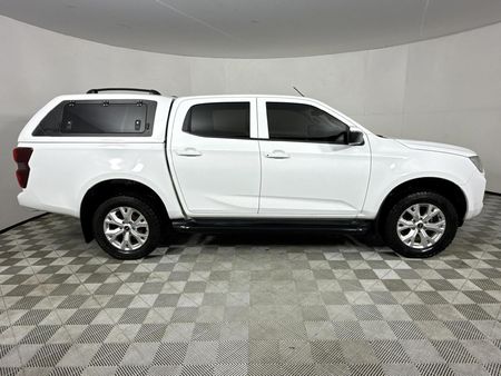 2023-Isuzu-D-Max-19-DDI-HR-LS-Auto-Double-Cab_13