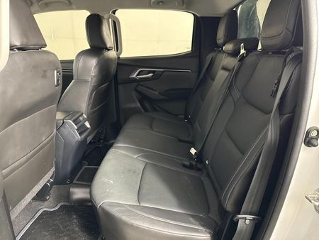 2023-Isuzu-D-Max-19-DDI-HR-LS-Auto-Double-Cab_3