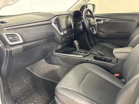2023-Isuzu-D-Max-19-DDI-HR-LS-Auto-Double-Cab_8