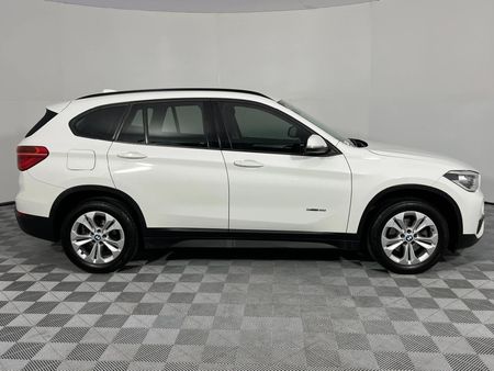 2016-BMW-X1-sDrive18i-Auto_16