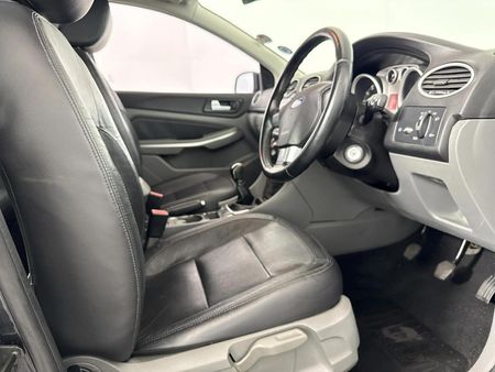 2010-Ford-Focus-18-Si-5-dr_9