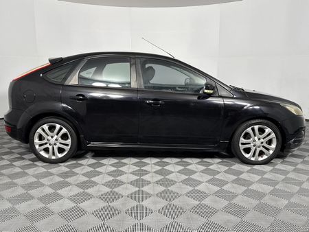 2010-Ford-Focus-18-Si-5-dr_16